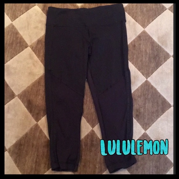 ❣️Lululemon black crop  pants with zip pocket - Picture 2 of 7